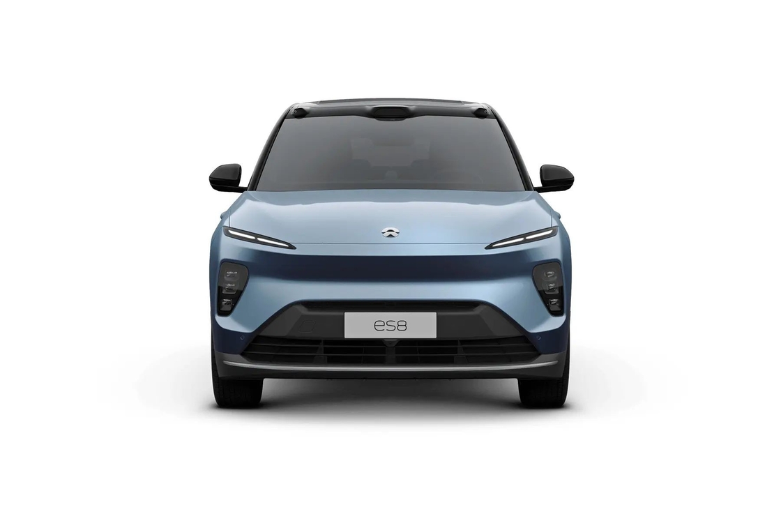 Động cơ kép NIO ES8 SUV điện với lưới tản nhiệt phía trước và đèn pha LED đặc biệt