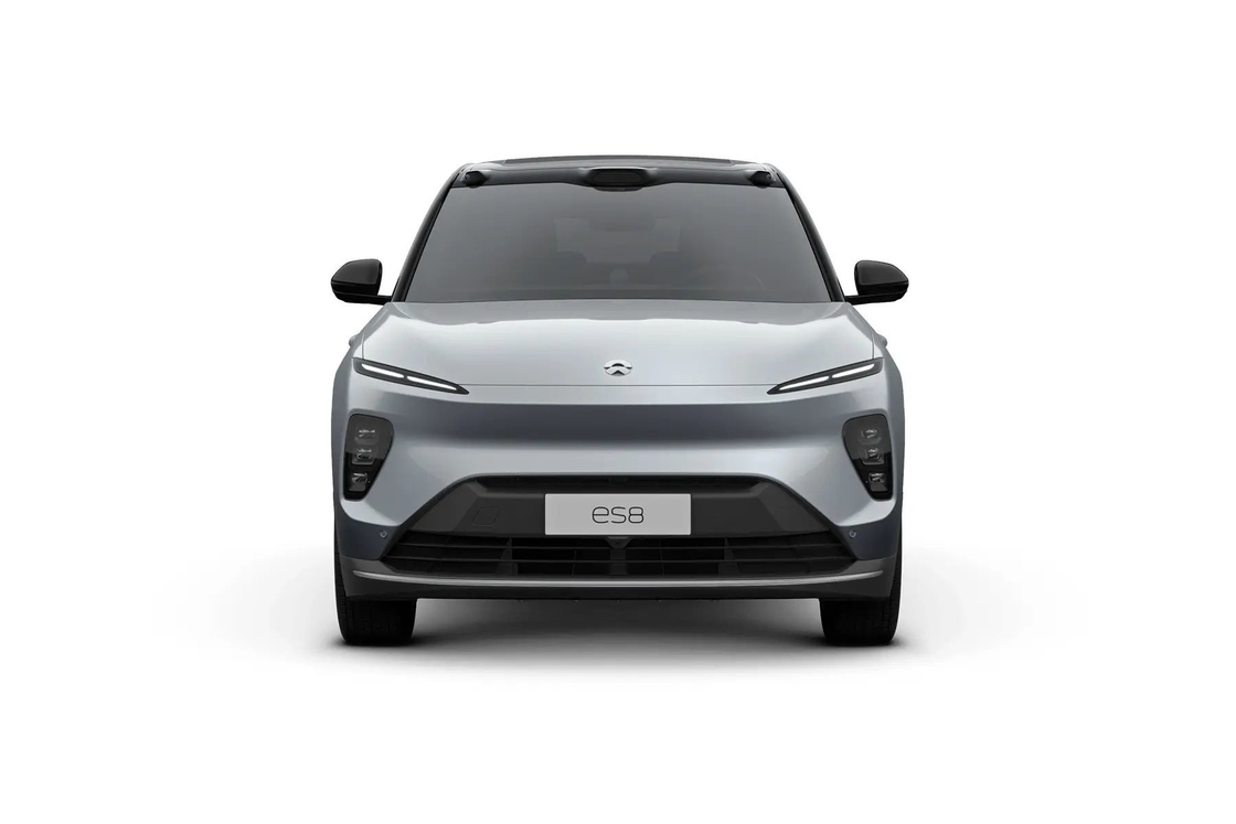 Động cơ kép NIO ES8 SUV điện với lưới tản nhiệt phía trước và đèn pha LED đặc biệt