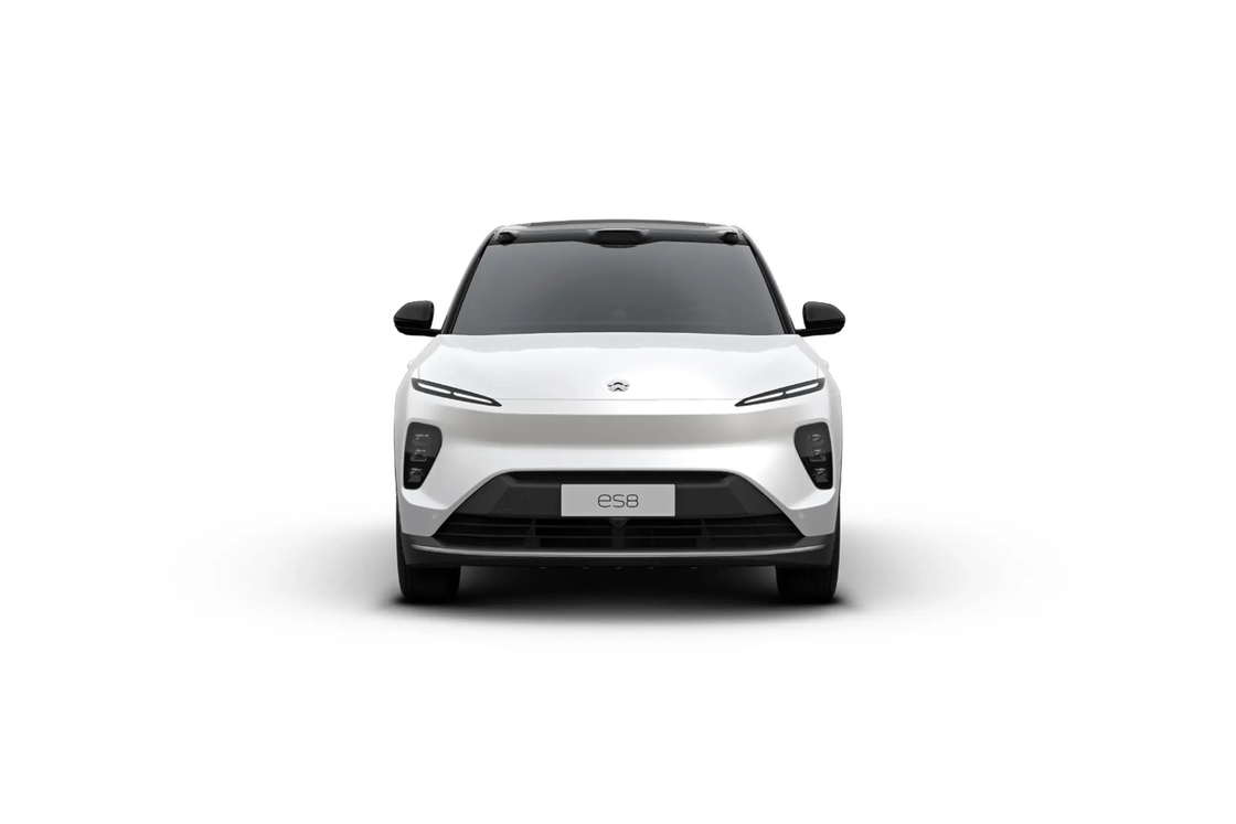 Động cơ kép NIO ES8 SUV điện với lưới tản nhiệt phía trước và đèn pha LED đặc biệt