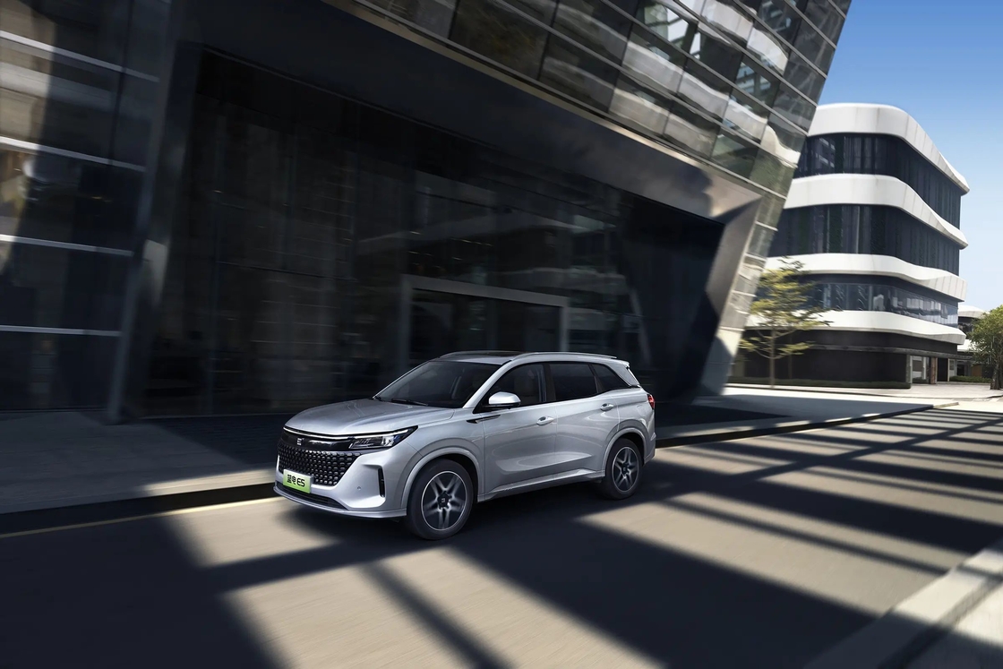 5 chỗ ngồi AWD Seres Xe điện SUV 120 mã lực Và lái xe không khí thải