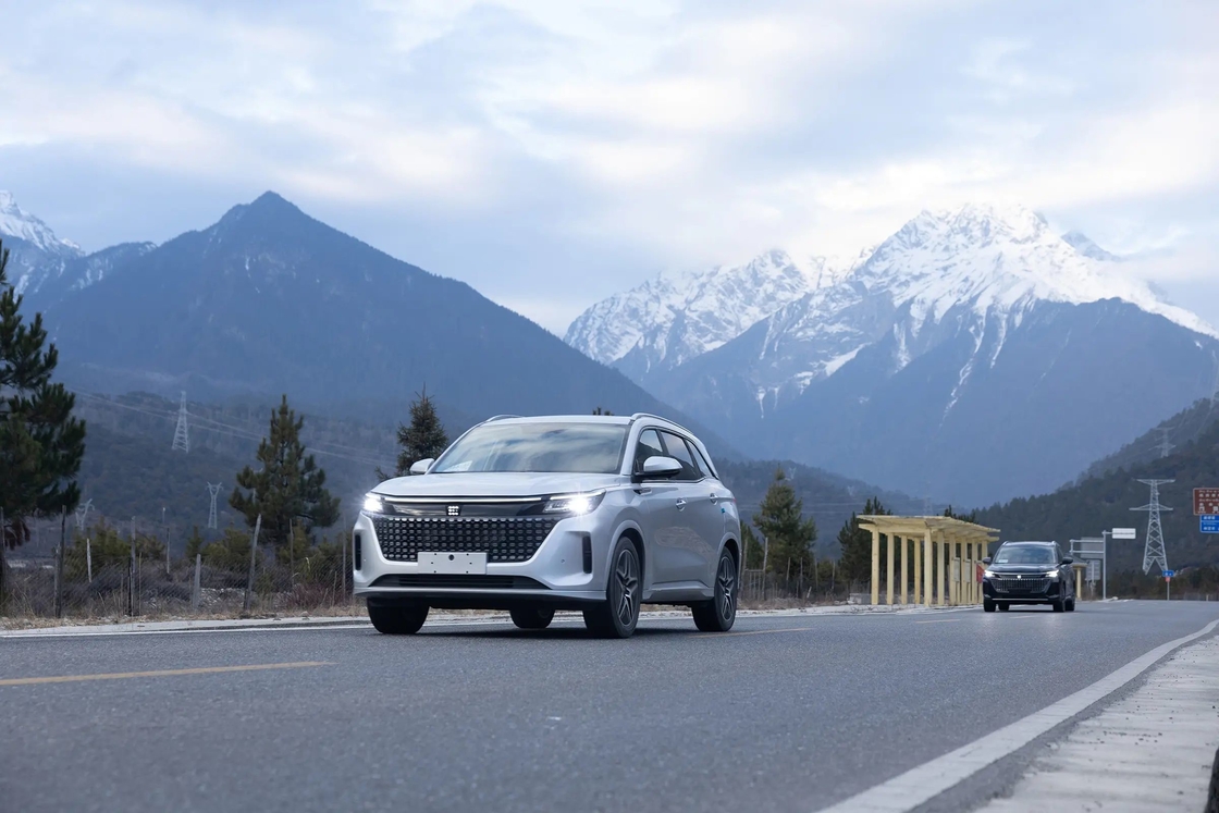 5 chỗ ngồi AWD Seres Xe điện SUV 120 mã lực Và lái xe không khí thải