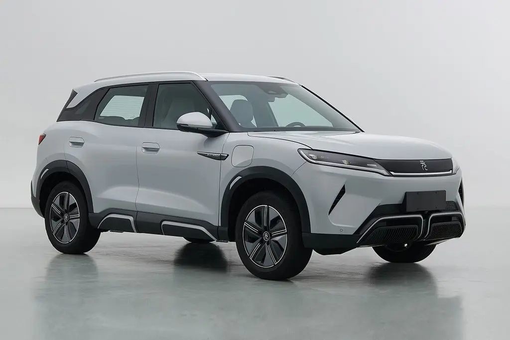 Khám phá sức mạnh của BYD Yuan lên Xe điện Yuan UP cho cuộc sống đô thị