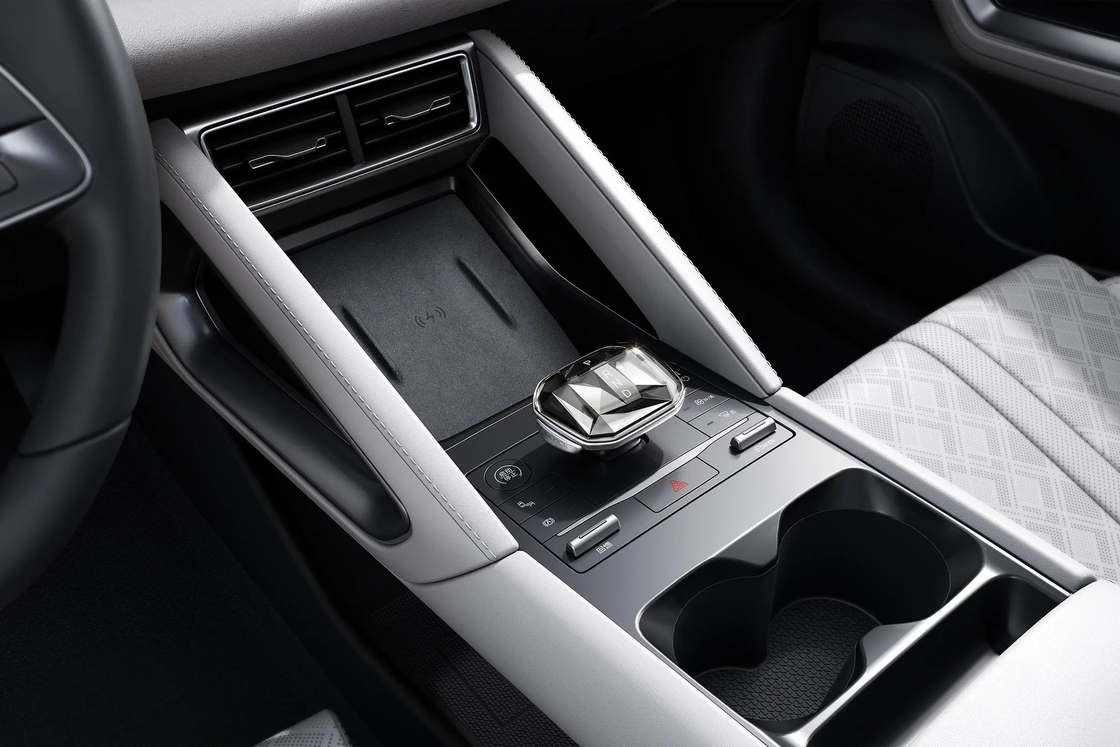 BYD Yuan UP bộ xử lý tiên tiến và màn hình độ phân giải cao cho hiệu suất cao hơn