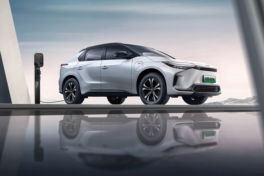 Hybrid Toyota Bz 4X SUV điện cho người tiêu dùng có ý thức về môi trường và những người đam mê ngoài trời