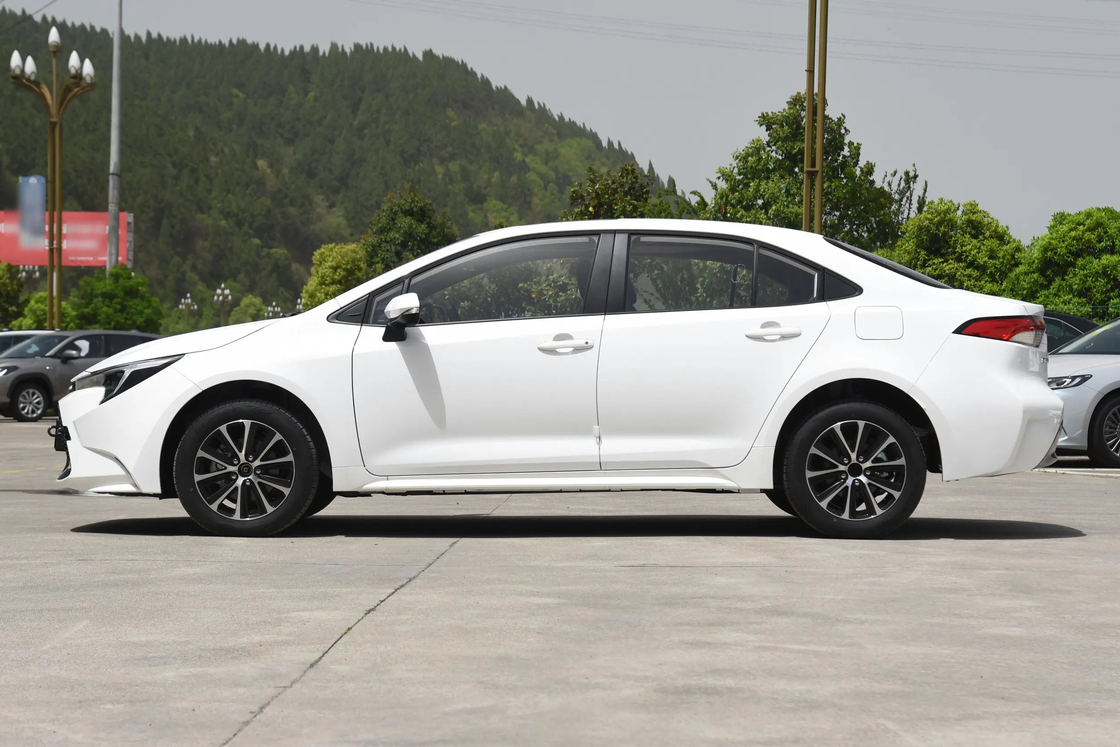 Sedan Type Toyota Electric Car 101KW 1.8L 98HP L4 Động cơ lai