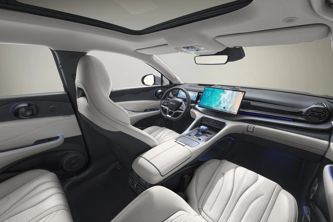 Mid Size BYD Electric Car BYD Frigate 07 EV Với màn hình đa phương tiện điều khiển trung tâm