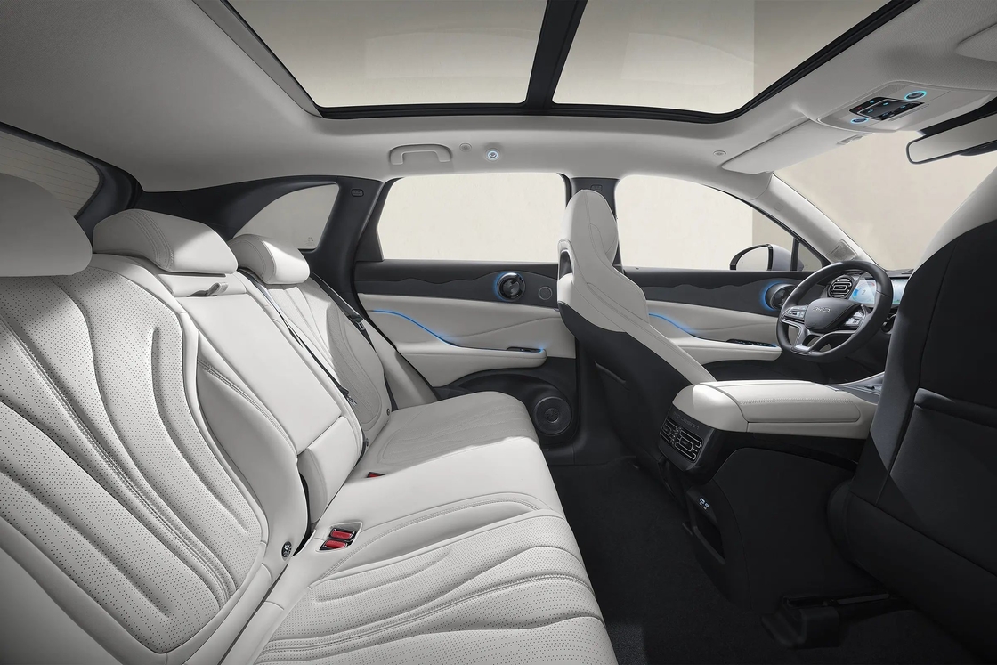 Nâng cấp đội xe của bạn với BYD Electric Car Frigate 07 Glory Edition DiLink 100 Engine System