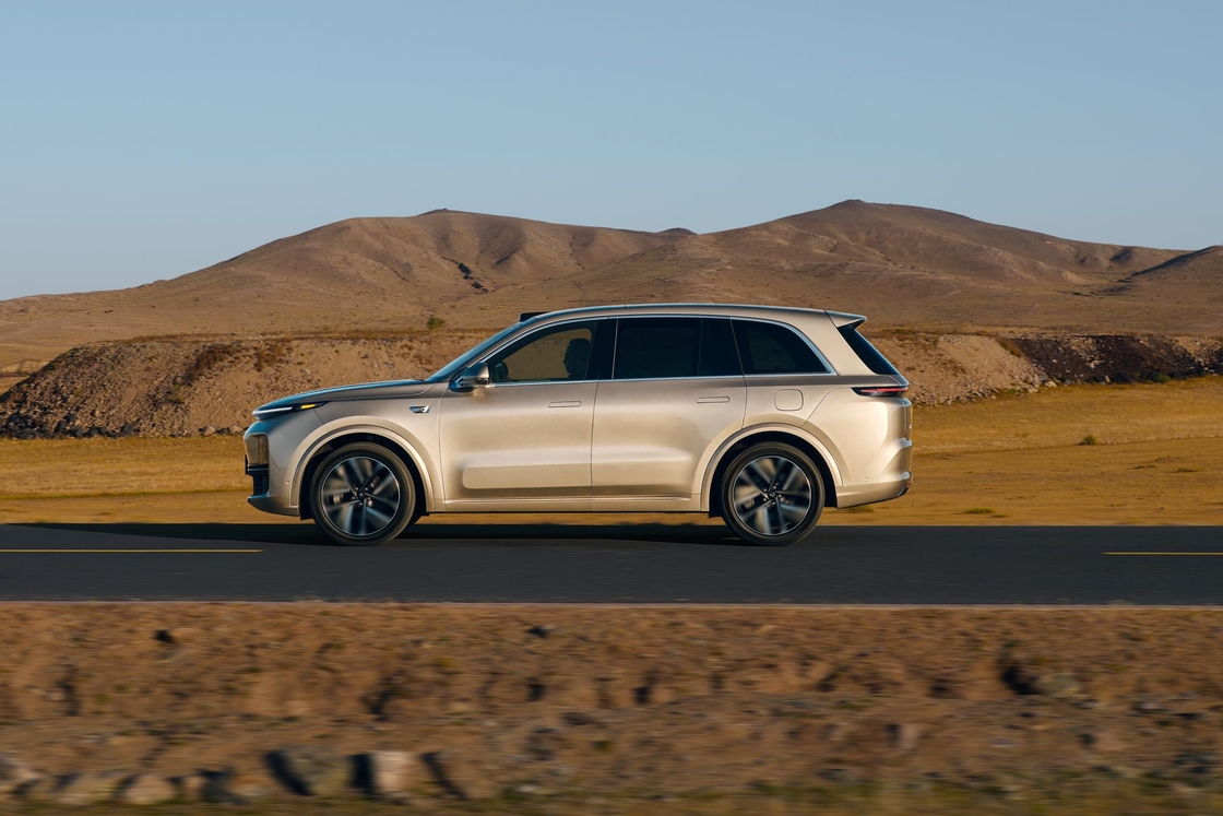 5 cửa 6 chỗ L8 Lixiang xe điện SUV lái trái với phạm vi lái 800km