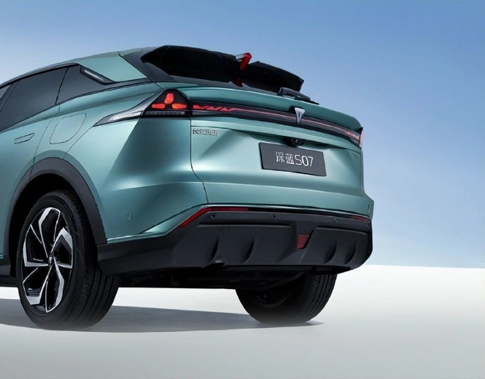 Băng lái Changan xe điện DeepBlue 07 Sự kết hợp hoàn hảo của hình thức và chức năng