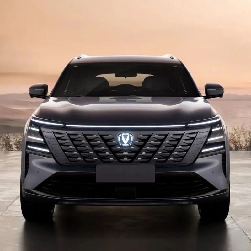 5 chỗ ngồi Changan xe hơi xăng Sedan loại CS75 Plus Lái xe phía trước 200km / h