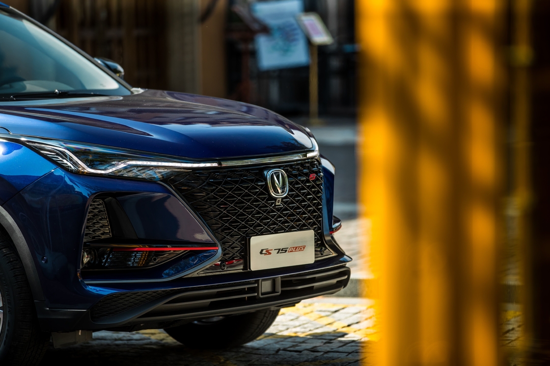 5 chỗ ngồi Changan xe hơi xăng Sedan loại CS75 Plus Lái xe phía trước 200km / h
