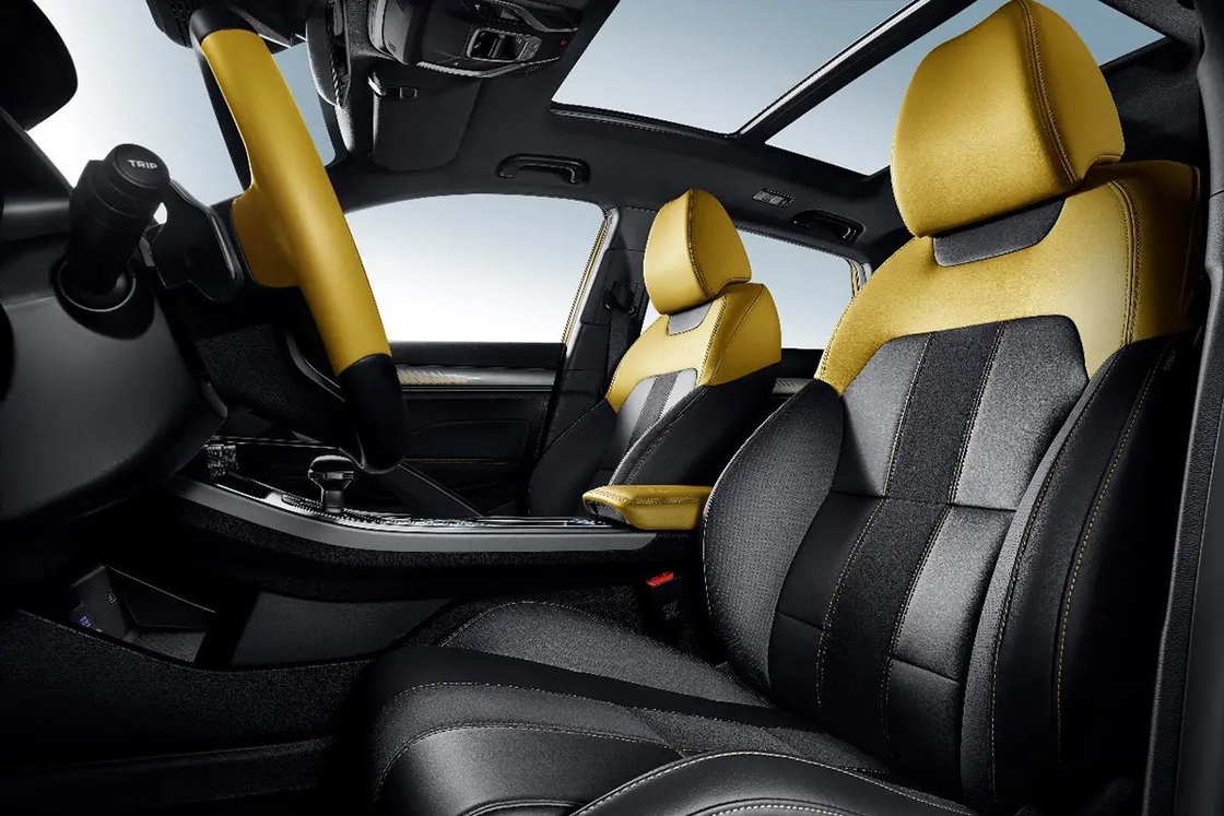 Xe xăng Geely với điều hòa không khí tự động và ghế da để lái xe thoải mái