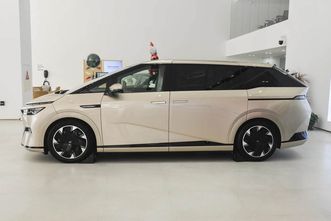 Hôm nay mua - Giá nhà máy đặt cọc Điện tinh khiết 702KM Range MPV Xpeng X9 Xe ô tô xe điện sử dụng