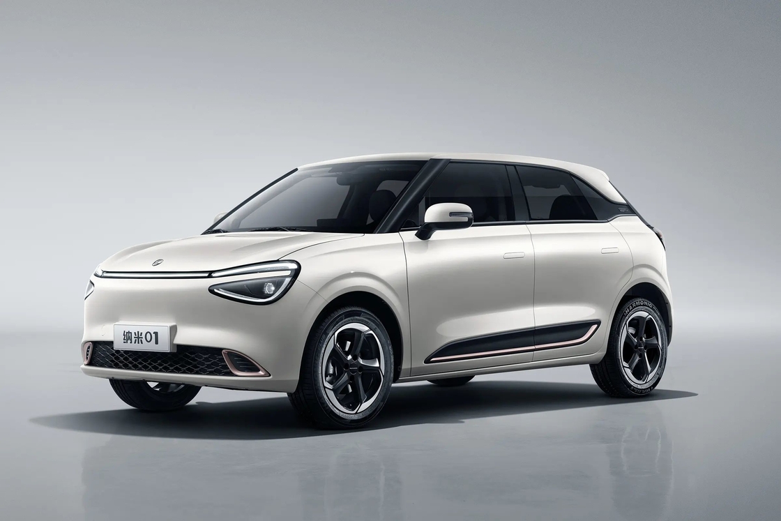 Được sản xuất ở Trung Quốc Mini SUV Dongfeng Nami 01 với hệ thống giải trí video chất lượng cao sẵn sàng trong kho