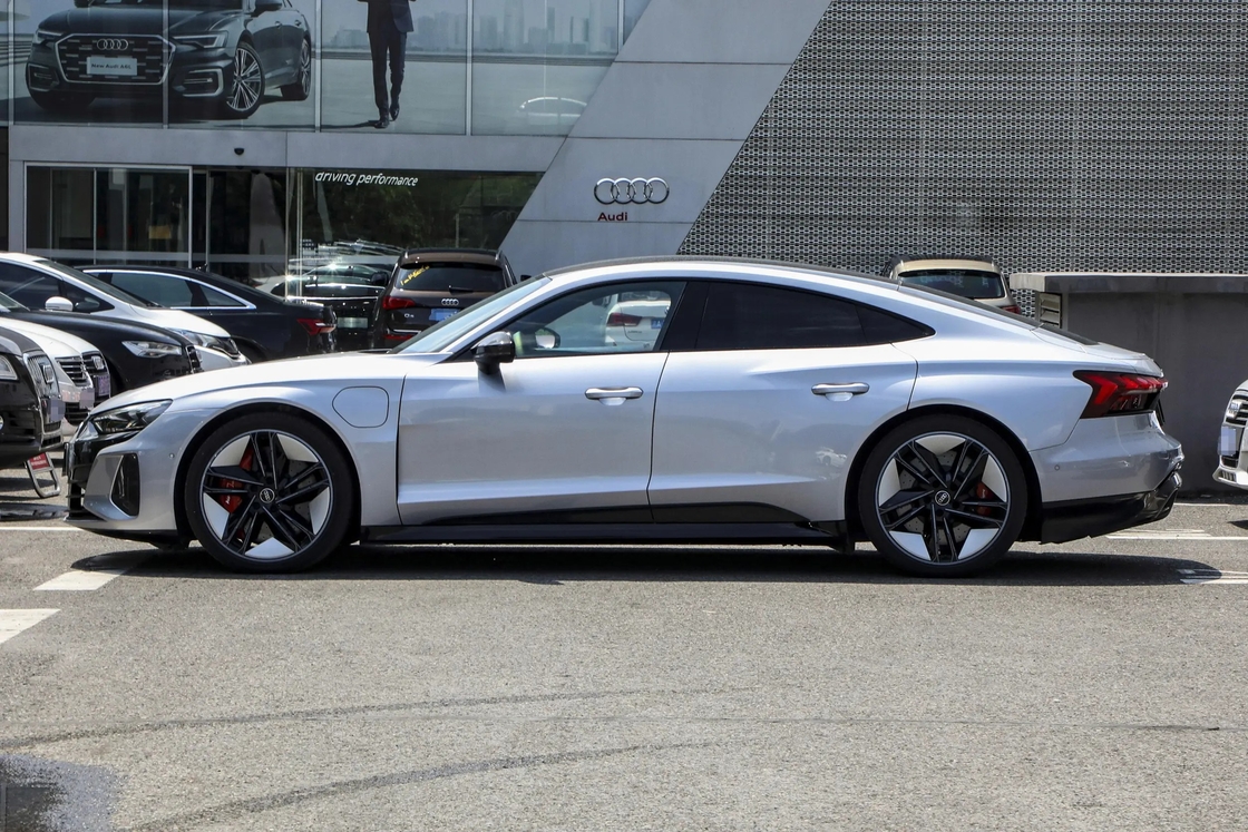 2024 SUV lớn của Trung Quốc Cho Audi RS E-tron GT 510kW 495km Long Range Xe điện tinh khiết Cho người lớn