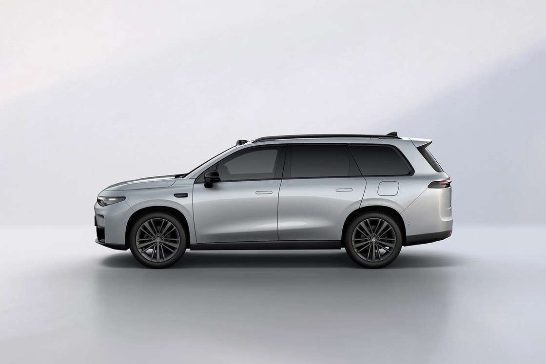Leapmotor Electric Car C16 Một chiếc SUV tầm trung đến lớn với một lớp nhìn trapezoidal Air Intake Grille và sáu tùy chọn màu cơ thể