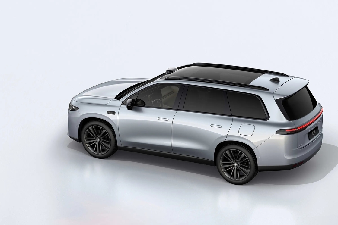 Leapmotor Electric Car C16 Một chiếc SUV tầm trung đến lớn với một lớp nhìn trapezoidal Air Intake Grille và sáu tùy chọn màu cơ thể